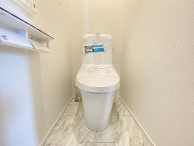 【トイレ】 | 八重瀬町東風平Ⅲ（全2棟） | ※同施工会社写真です　