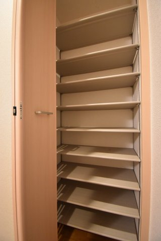 サル ドゥ セジュールの収納