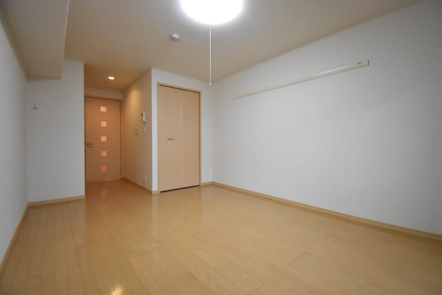 サル ドゥ セジュールの洋室