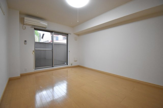 サル ドゥ セジュールの寝室