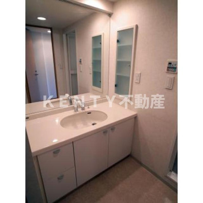 【洗面所】 | クラッサ目黒かむろ坂 | 明るい洗面所です