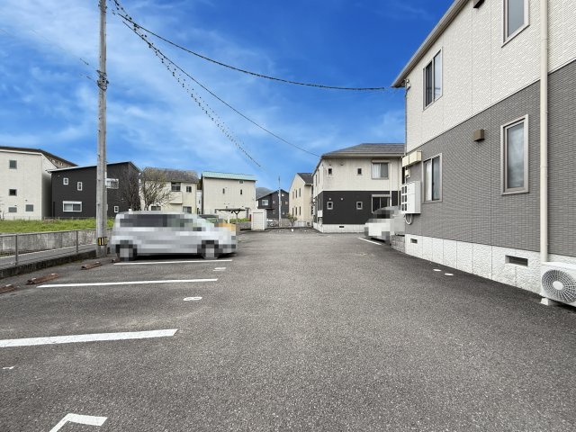 シャーメゾン・フォルビート B棟の駐車場