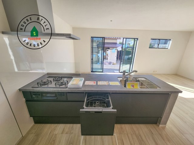 筑紫野市針摺南1丁目第1-1棟(1号棟)のキッチン|ご家族を近くに感じられる対面キッチンのLDK。会話もはずみそうですね。