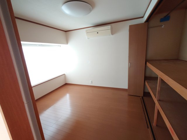 大町平屋の洋室