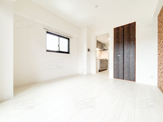 エルグランド久留米の居間・リビング|明るい室内です☆