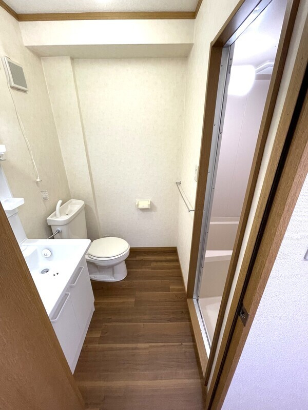 ヴィラ・フィオーレの洗面所|別部屋の参考写真です。