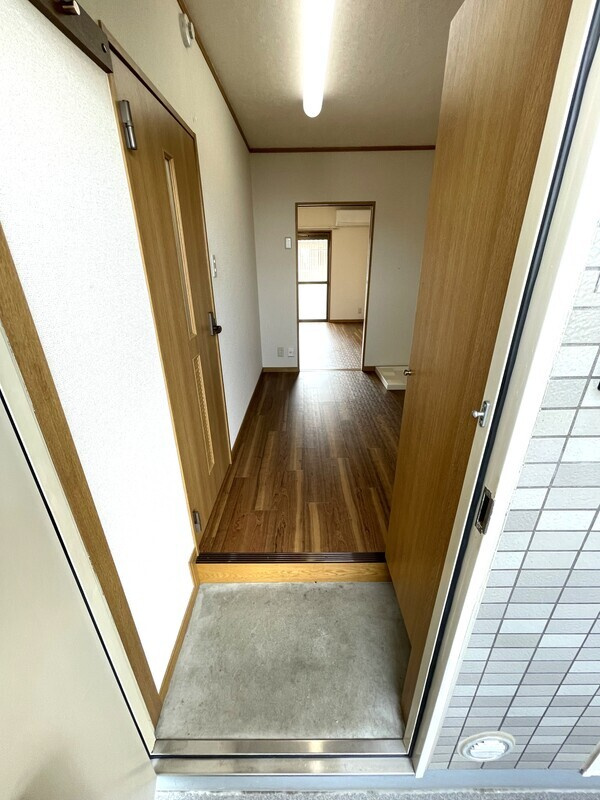 ヴィラ・フィオーレの玄関|別部屋の参考写真です。