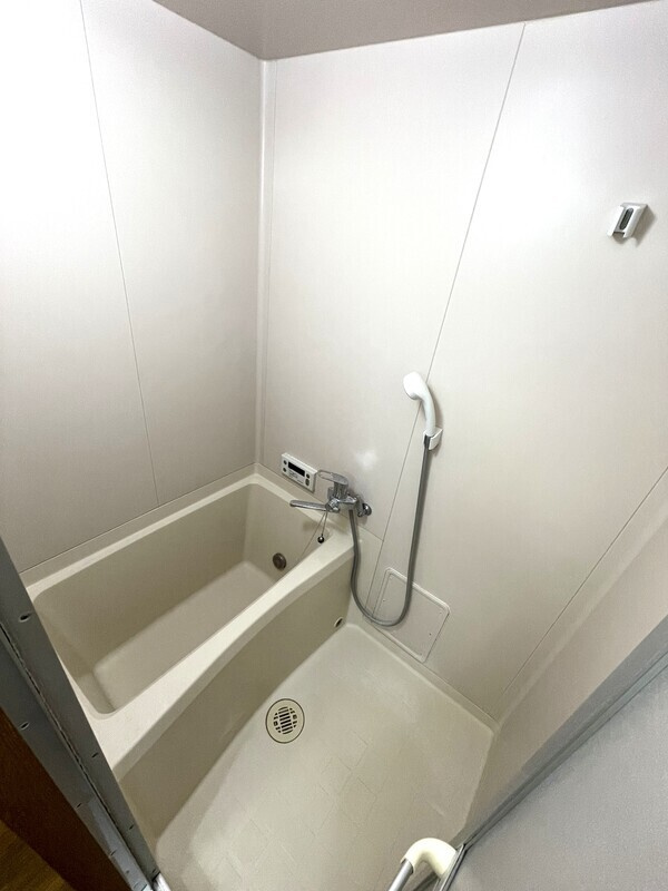 ヴィラ・フィオーレの浴室|別部屋の参考写真です。