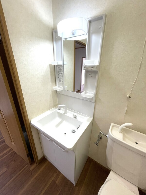 ヴィラ・フィオーレの洗面所|別部屋の参考写真です。