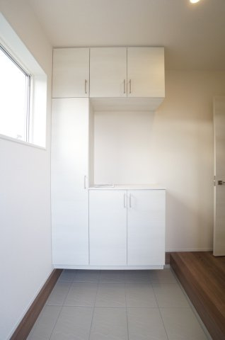 リーブルガーデン武豊町冨貴市場　1号棟の玄関|玄関のシューズボックス