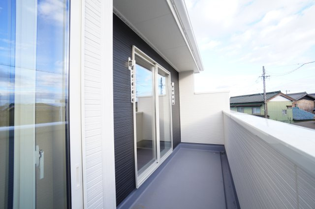 リーブルガーデン武豊町冨貴市場　1号棟のバルコニー|南向きのワイドバルコニー