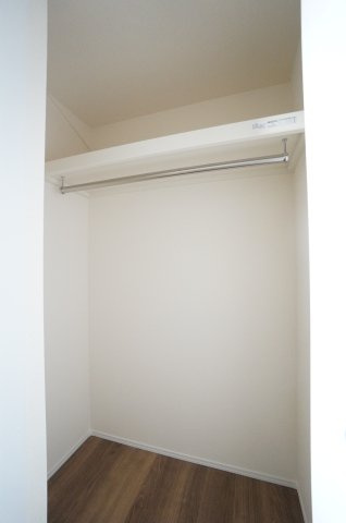リーブルガーデン武豊町冨貴市場　1号棟の収納|1階洋室のクローゼットはファミリークローゼットとしても便利