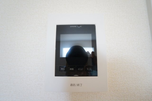 リーブルガーデン武豊町冨貴市場　1号棟の設備|録画機能があり、どのような人が何時に来訪されのかがわかります、防犯はもちろんお届け物などの把握にも便利です、ライト付きなので夜間でも安心です。