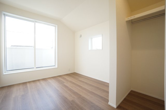 リーブルガーデン武豊町冨貴市場　1号棟の洋室|2階5.06帖洋室はバルコニーに面した明るい居室