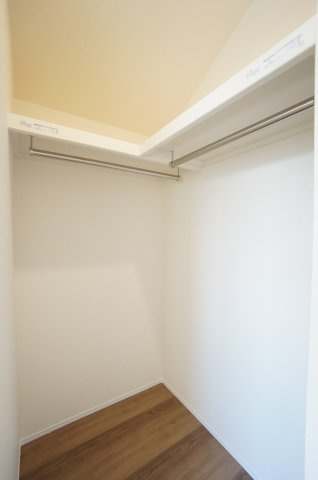 リーブルガーデン武豊町冨貴市場　1号棟の収納|2階ウォークインクローゼット。