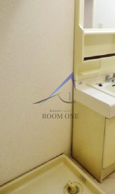 上野ロイヤルハイツの設備|洗濯機置き場です。