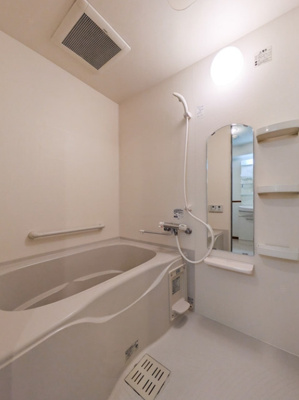 【浴室】 |  カラコレス3 | 清潔感のある浴室です！