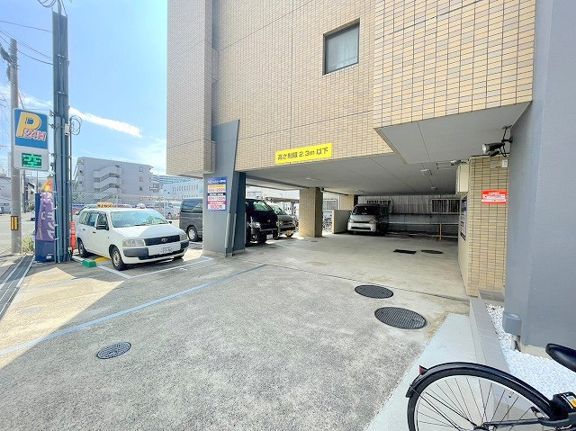 グレース三国の駐車場
