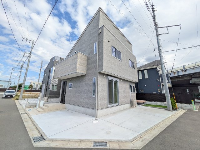 八王子市　楢原町　新築一戸建ての前面道路含む現地写真|～西側5ｍ・南側4.6ｍ道路に面しています～