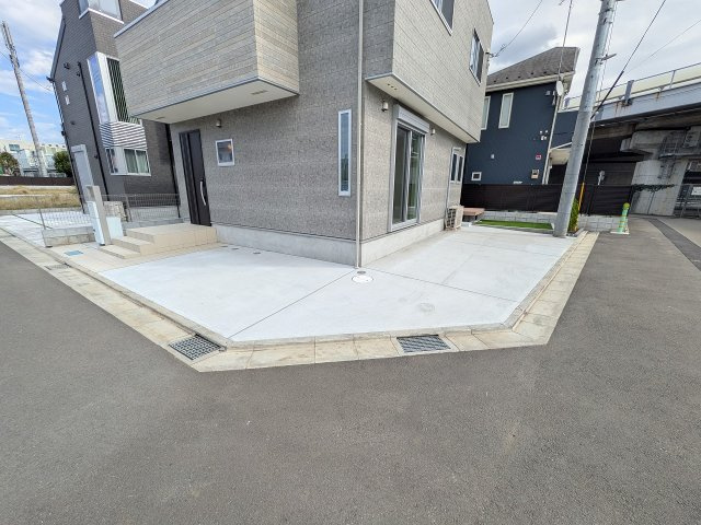 八王子市　楢原町　新築一戸建ての駐車場|～L字型に2台駐車可能カースペース付き～