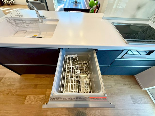 吾川郡いの町　新築一戸建てのキッチン|シンク下に収まるビルトインタイプで、生活感を抑えながら時短も叶います。