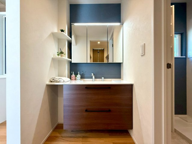 吾川郡いの町　新築一戸建ての独立洗面台|生活感を抑えたデザインで、ホテルのような上質な雰囲気に