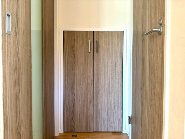 吾川郡いの町　新築一戸建ての収納|廊下の一角に設けた収納スペース。日用品や掃除用具などの整理に便利です。