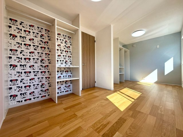 吾川郡いの町　新築一戸建ての洋室|今は広々とした1室、将来は2室に分けて個室としても活用可能。