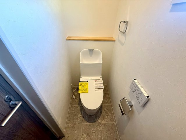 吾川郡いの町　新築一戸建てのトイレ|忙しい朝もスムーズに。２階にもトイレ付きで快適な動線。