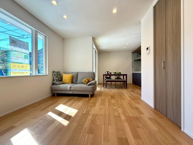 吾川郡いの町　新築一戸建ての居間・リビング|毎日通る場所だからこそ、明るくて落ち着く空間がいいですよね♪j