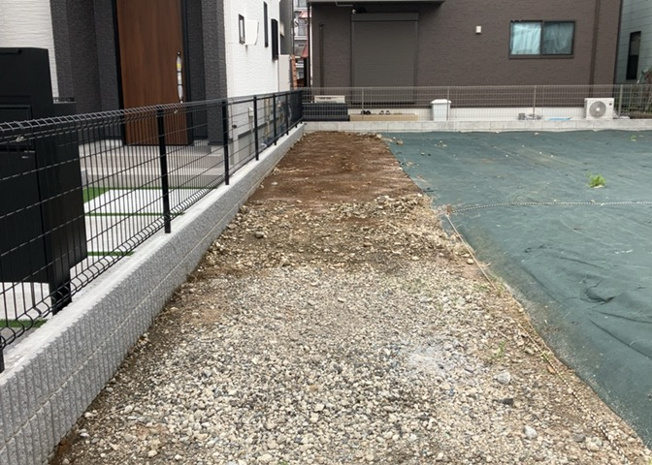【駐車場】 | 駐車場と明記されていても、最小スペースでつくられた駐車場だと大型車は駐車できなかったり、出入りしにくくなったりする可能性があります。お車のサイズと購入したい物件の駐車場のサイズを現地で確認しましょう。