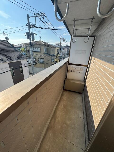 リラ・ピラミゼのバルコニー