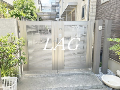 【エントランス】 | ラ・メルヴェーユ | エントランスです。