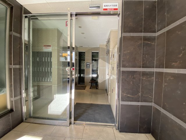 グランガーデン足代新町のエントランス