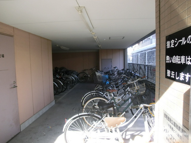 アルト・プエンテ平井のその他共用部分|敷地内専用駐輪場有ります。