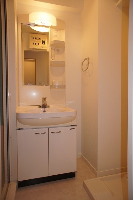 新品家具付きマンション御供所町3(KaGood福岡)の洗面所