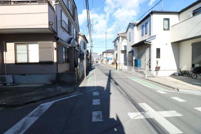 【前面道路含む現地写真】 | ふじみ野市富士見台　新築一戸建住宅　全1棟　(ふじみ野店) | 周辺環境とあわせてご案内いたします。