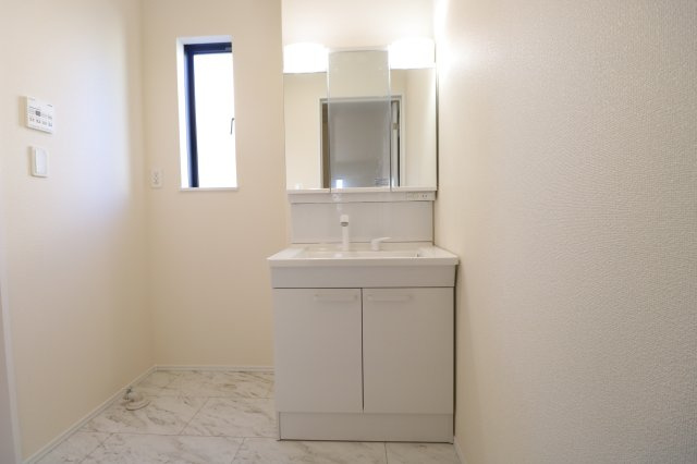 【洗面所】 | ふじみ野市富士見台　新築一戸建住宅　全1棟　(ふじみ野店) | 忙しいお母さんには大助かりな設備です。