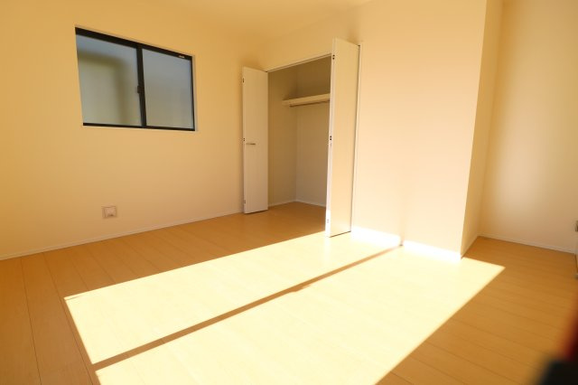 【洋室】 | ふじみ野市富士見台　新築一戸建住宅　全1棟　(ふじみ野店) | 洋室7.5帖
主寝室は7.5帖と広々。自分だけのくつろぎの空間です。