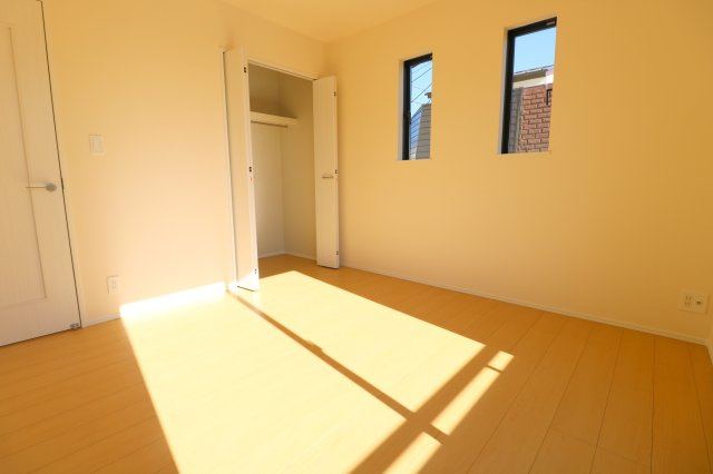 【洋室】 | ふじみ野市富士見台　新築一戸建住宅　全1棟　(ふじみ野店) | 洋室6.12帖
2面採光なので日当たり良好です