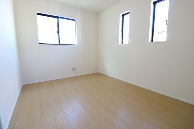 【洋室】 | ふじみ野市富士見台　新築一戸建住宅　全1棟　(ふじみ野店) | 洋室6帖
白を基調とした明るいお部屋。