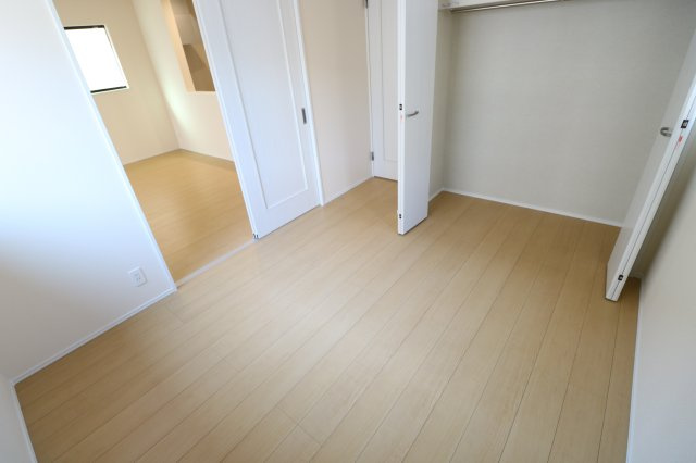 【洋室】 | ふじみ野市富士見台　新築一戸建住宅　全1棟　(ふじみ野店) | 洋室5.25帖
リビングひろびろ15帖、洋室を開放し更に大きい空間に