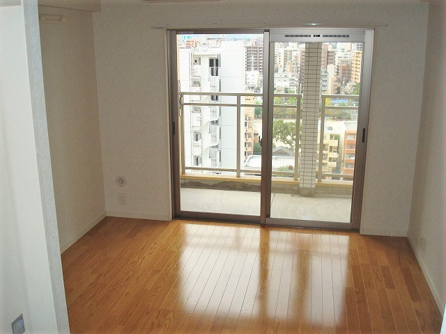 新品家具付きマンション高砂16A(KaGood福岡)の居間・リビング