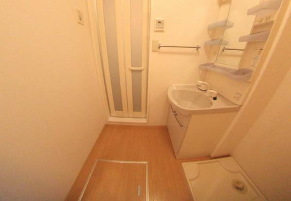 シャイニーパークの洗面所|ゆったりとスペースのある洗面所