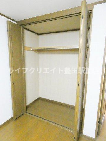 西平山貸家の収納