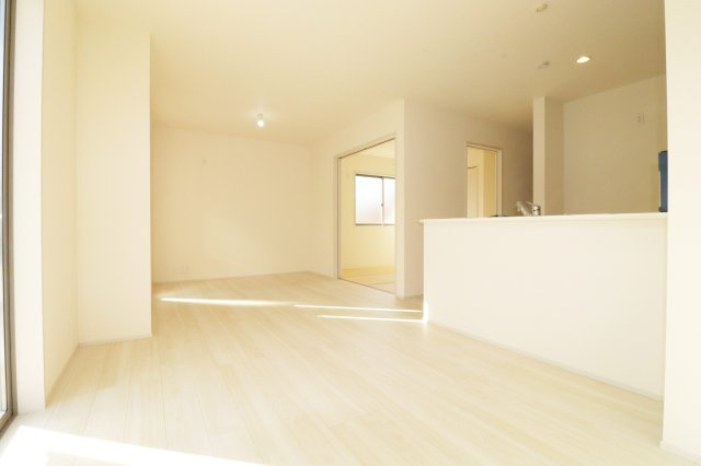 郡山市安積町笹川字北向　　　１号棟　　　安積第３小学校、安積第２中学区　の居間・リビング