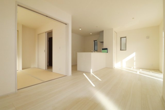 郡山市安積町笹川字北向　　　１号棟　　　安積第３小学校、安積第２中学区　の居間・リビング