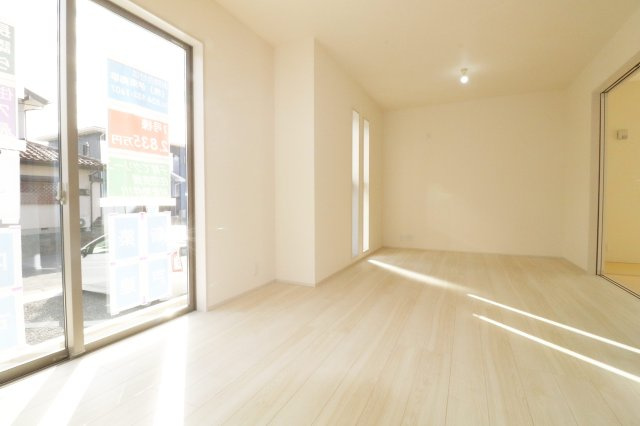 郡山市安積町笹川字北向　　　１号棟　　　安積第３小学校、安積第２中学区　の居間・リビング