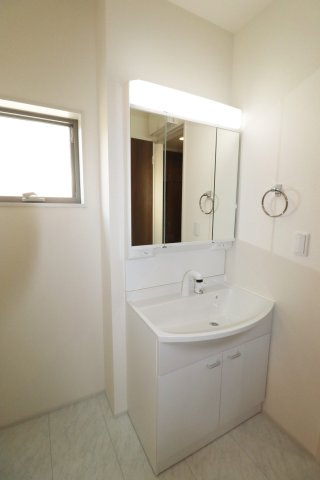 郡山市安積町笹川字北向　　　１号棟　　　安積第３小学校、安積第２中学区　の洗面所