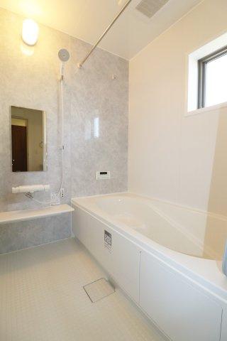 郡山市安積町笹川字北向　　　１号棟　　　安積第３小学校、安積第２中学区　の浴室